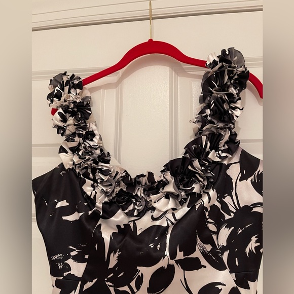 White House black market size 4 sexy black and white roses silk dress. - Picture 2 of 7
